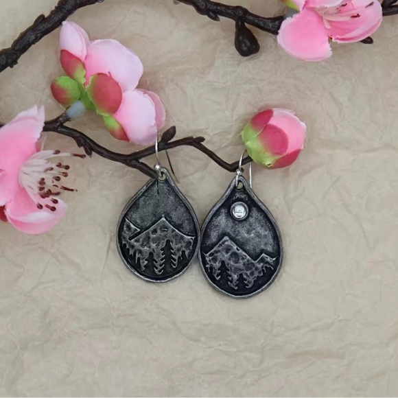 Sunset Mountain Peak Vintage Pendant Earrings Earrings - Picture 3 of 3